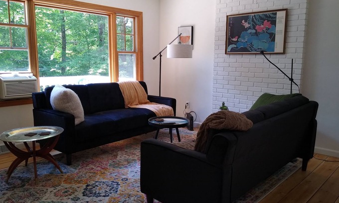 Weston Casa | It's Snowing! Plan Your Winter Vacation Now 8 minutes to Ludlow/Okemo
