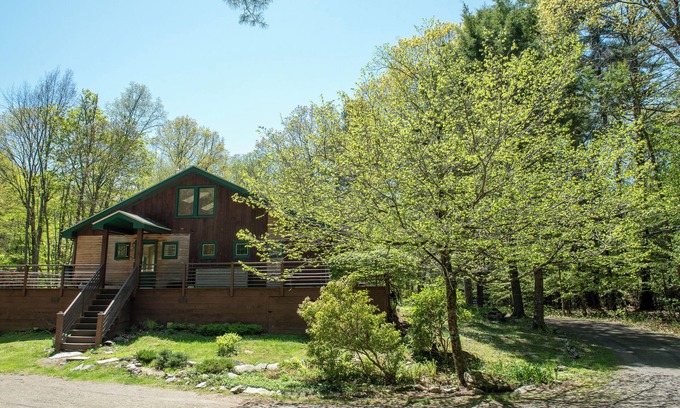 Chatham Chalet De Esquí | It's time to FALL in Love with Upstate!