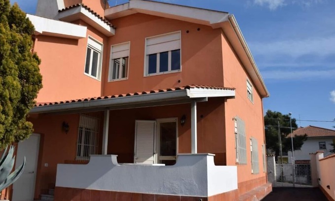Villaggio del Pino-Le Ginestre Casa | Villa Cinzia - Appartamento con Terrazza