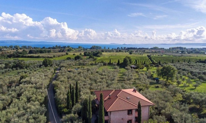 San Lorenzo Nuovo Apartamento | Italian country villa in midst of an olive grove overlooking the Bolsena Lake