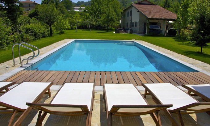 Bubbio Villa | Villa italiana, piscina privada: ciclismo, senderismo, rutas del vino, comida lenta, spa y yoga.
