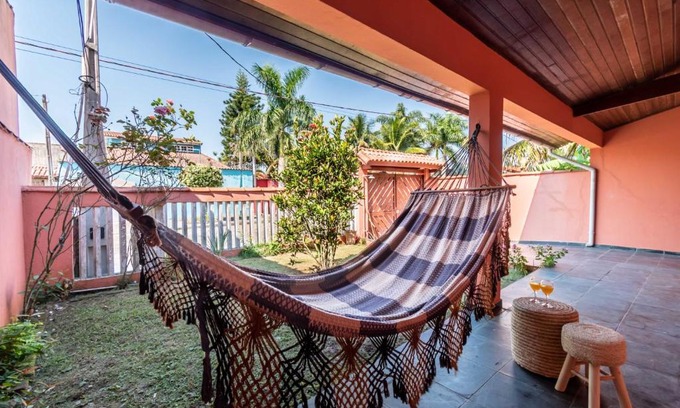 Raul Cury Casa | Itanhaém Casa ampla com piscina e churrasqueira a 300m da praia