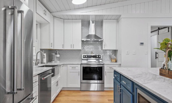 Spring City Casa | It’s a Shore Thing! Lakefront Retreat on Watts Bar Lake -Dock, 1500 sq ft decks