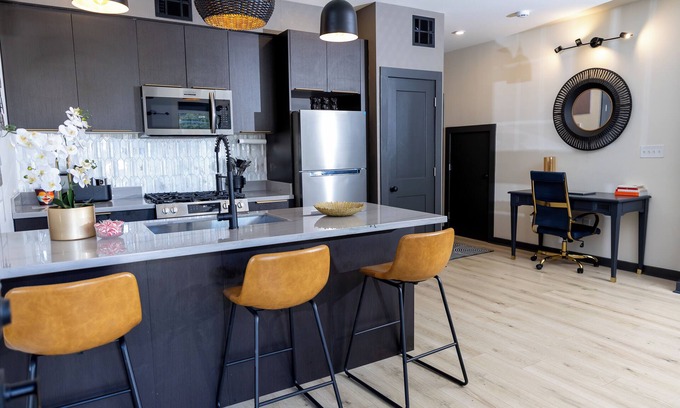 Treme Apartamento | Its a VIBE! Chic 2BD/1BA retreat close to everything important in New Orleans