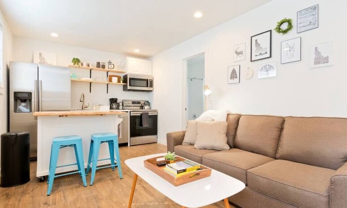 East End Casa | Its Back! Krall Casita - downtown private house!