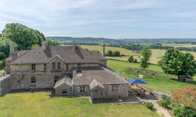 Biddestone Cabaña | Ivy Cottage, Euridge - sleeps 9 guests in 4 bedrooms