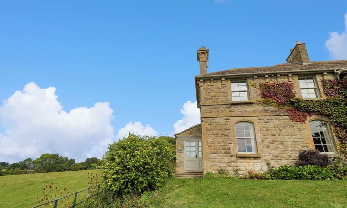 Biddestone Cabaña | IVY COTTAGE, pet friendly, character holiday cottage in Colerne