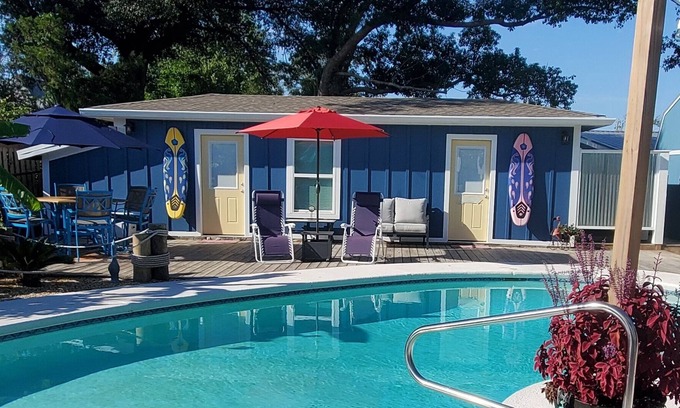 Pretty Bayou Casa | Ivy Palms Retreat (Private Pool House!)
