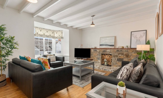 Saundersfoot Cabaña | Ivydene Cottage - Stone Throw to Beach, Sea Views