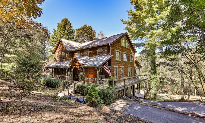 Young Harris Casa | Ivylog Creek Getaway - STR License #00,7980