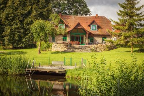 Julchendorf Casa | J1 Idyllisches Ferienhaus mit Seeblick