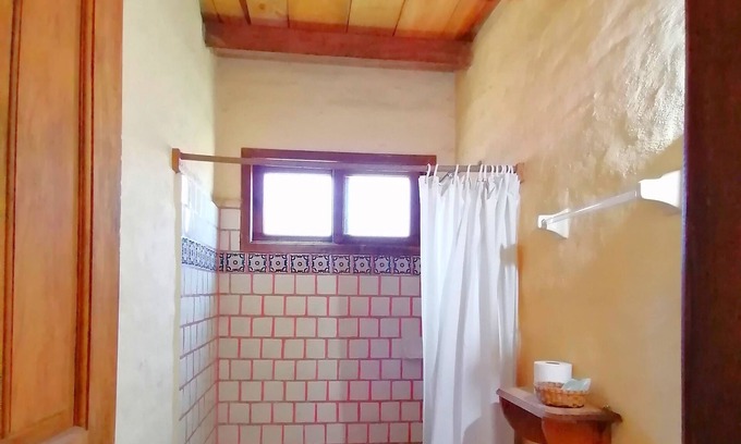 Mascota Casa | JACARANDA CABIN