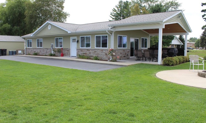 Prudenville Cabina | Jack's on the Bay, 5 Bedroom/2 Bath