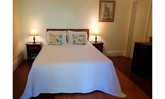Cockburn Town Casa | JACKS - Grand Turk B&B Courtyard room with Queen bed - Grand Turk Island!