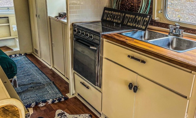 Irwin Casa | Jackson Hole themed 1968 Airstream. Walk to the Snake River.