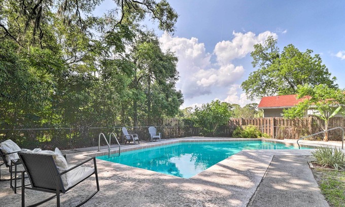 Lake Forest Casa | Jacksonville Retreat w/ Pool & Yard - 3 Mi to Zoo!