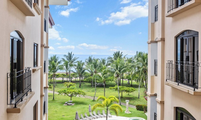 Barrio Los Faroles Condominio | Jaco Beachfront Elegance at Tres Regalos Pristine Views in Lovely Jacó Beach