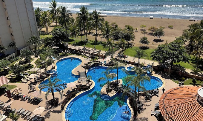 Barrio Los Faroles Condominio | Estudio de lujo frente al mar # 1119 en Croc's Resort Spa and Casino