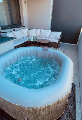 Trnava Apartamento | Jacuzzi area with sunset, terrace, free parking
