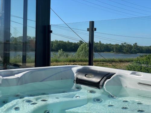 La Chapelle-sur-Loire Casa | Jacuzzi et Vue sur Loire - Maison d'hôtes L'Odyssée