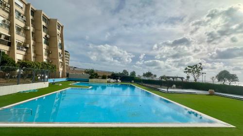 Nahariya Apartamento | Jacuzzi, Pool & Sunset by the Sea