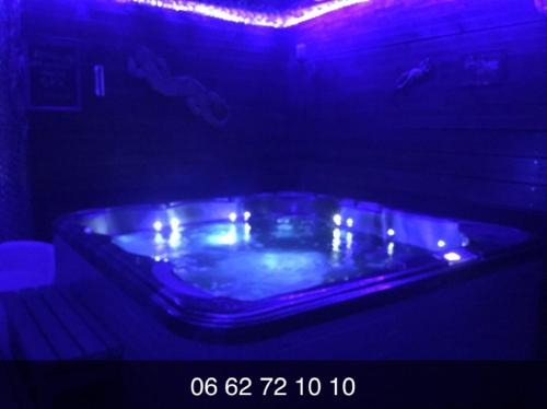 Vauvert Cama Y Desayuno | Jacuzzi privé Chambre et table d hotes