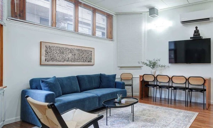 Midtown Village Apartamento | Jacuzzi Retreat | 3BR Center City - Sleeps 6