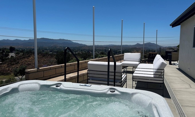 Thousand Oaks Cabaña | Jacuzzi View Luxury Guest Cottage. Available for Extended Stays at a discount.