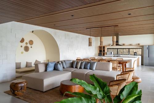 Bandung Villa | Jaden Hill Mountain City View Villa 8 bedrooms with a private heated swimming pool and a movie room