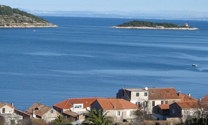 Vis Apartamento | Jakša - Close to the sea & Free Parking - A3