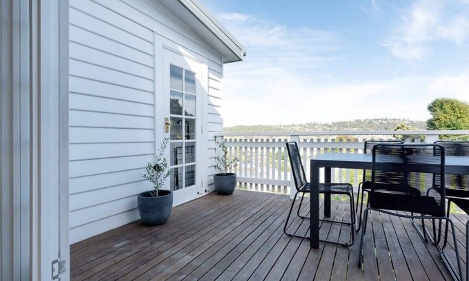 East Launceston Casa | Jalil - Stunning Home With Amazing Views!