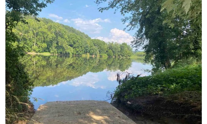 Schuyler Casa | James river Access Buckingham County Cabin