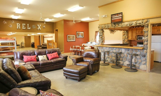 Benson County Cabina | Jan's RV Park and Lodge near Devil's Lake