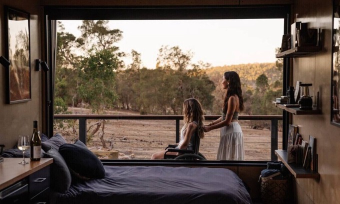 Keysbrook Cabina | Jana the Tiny Cabin in Serpentine