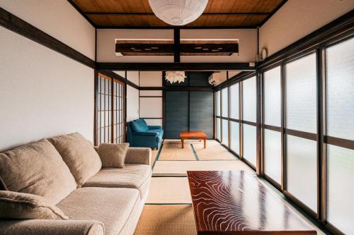 Yokosuka Apartamento | Japanese Local House - 奥葉山の一棟貸しの隠れ家宿 - 静かな縁側と和室