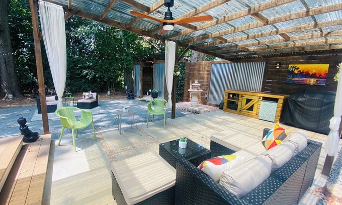 Prosperity Church Road Casa | Jardin Encantando ~15 min to uptown, double master bedrooms
