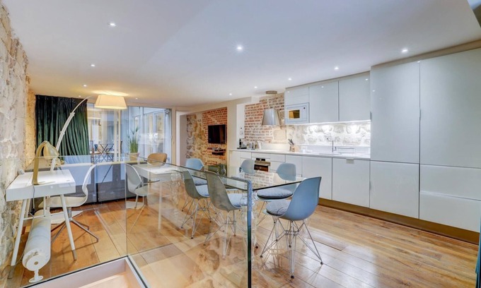 Quartier Sainte-Avoye Apartamento | Jardin Prive - Gorgeous 3 Bed House in Le Marais