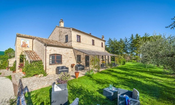 Fermo Apartamento | Jasmine - apartment in villa with heated swimming pool