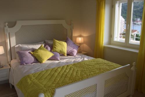 Vis Apartamento | JASMINE DELUXE APARTMENT with super-king bed, large sun terrace and spectacular views