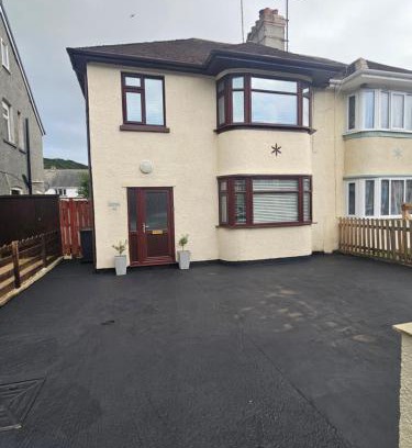 Llandudno Casa | Jasslyn Llandudno with Private Car Park