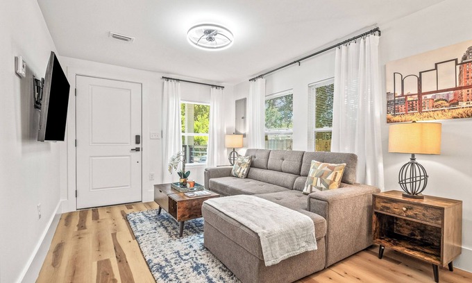 Southeast Pensacola Cabaña | Java the Hut: Cozy Retreat in Downtown Pensacola
