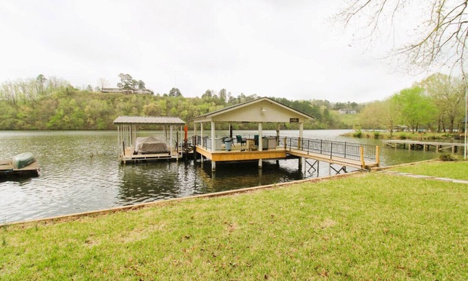 Jones Mills Casa | Jax's Hot Springs Lake House