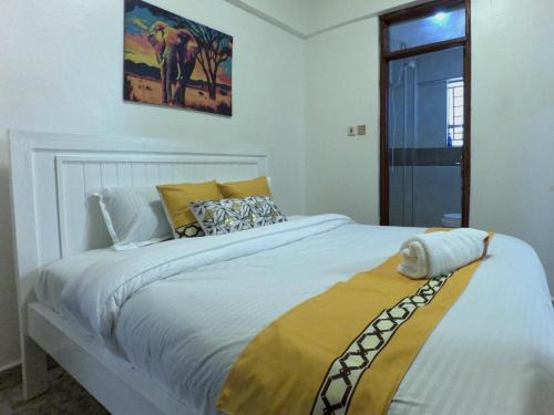 Ruaka Apartamento | Jay Comfort home- Cozy 1BR next to Village Market, 2 Rivers mall, UN and The Embassies along Limuru Road