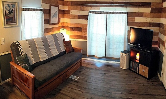 Esko Cabaña | Jay Cooke Cottage: Pets welcome, Close to Jay Cooke, park like yard & fire pit