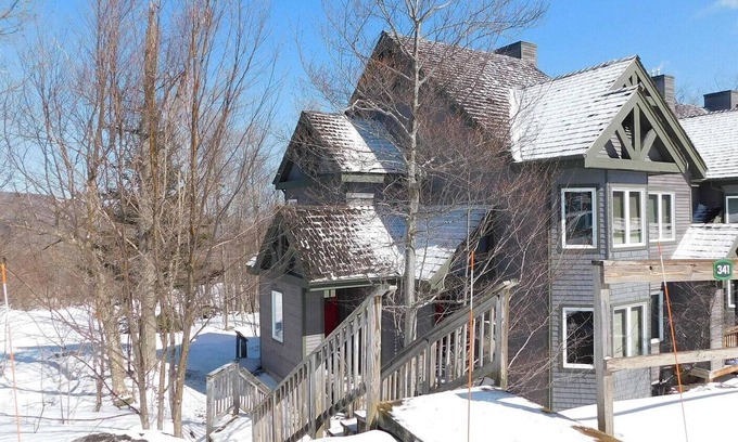 North Troy Casa | Jay Peak 2BR/2BA Ski-in/Ski-Out V341