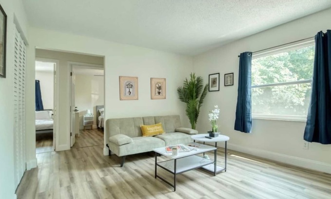 Temple Crest Apartamento | Jay’s Cozy Safari - Steps away from Busch Gardens
