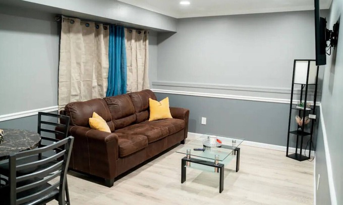 Coram Apartamento | JC Entire Apartment remodeled, close to Airport and Ferry