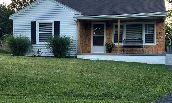 Williamstown Cabaña | JC’s Cottage is less than 5 minutes from The Ark Encounter!