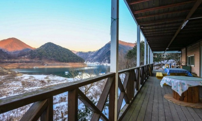 Jecheon Casa | Jecheon Noksuwa Cheongsanuijip Pension