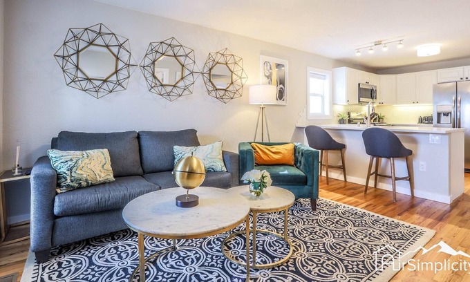 Jefferson Park Casa | Esta casa es de 3 dormitorios, 2 baños, ubicada en Denver, CO.